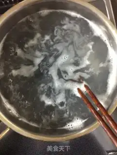 Make Tomato sauce. Black pearl noodles step 15