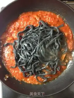 Make Tomato sauce. Black pearl noodles step 17