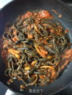 Make Tomato sauce. Black pearl noodles step 20