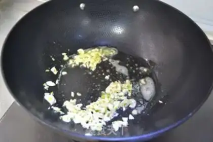 Make Roasted guacamole eggs step 4