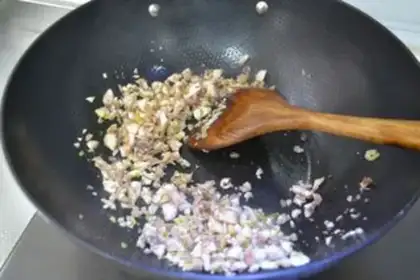 Make Roasted guacamole eggs step 5