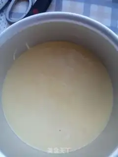Make Strawberry birthday cake step 3