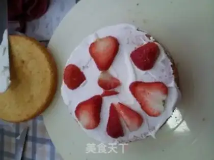 Make Strawberry birthday cake step 4