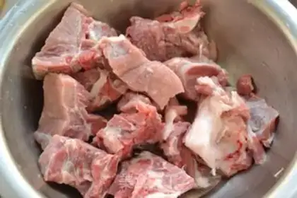 Make Tonication of sea cucumber bone soup step 0