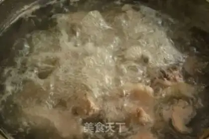 Make Tonication of sea cucumber bone soup step 1
