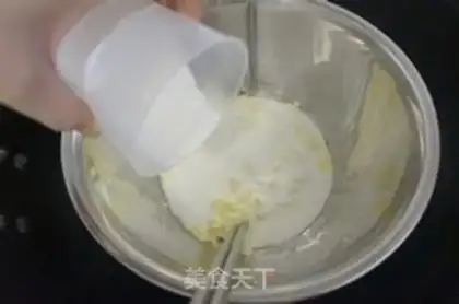 Make Strawberry cheese pie step 5