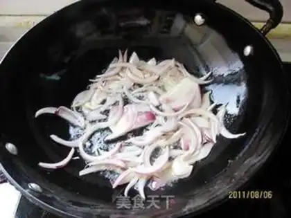 Make Onion fried pig lungs step 0