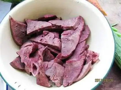 Make Onion fried pig lungs step 1