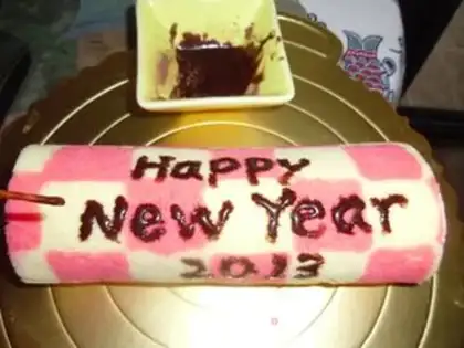 Make Happy New Year cake roll step 18