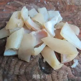 Make Red sugar, red dates, pig skin step 2