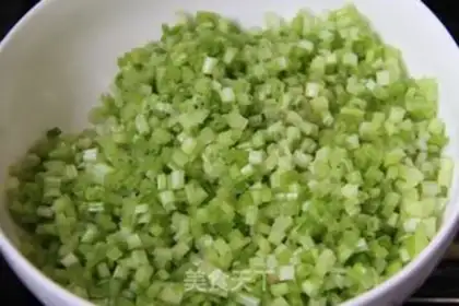 Make Celery, three fresh dumplings step 1