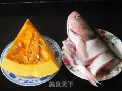 Make Pumpkin fish head step 0