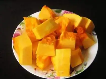 Make Pumpkin fish head step 1