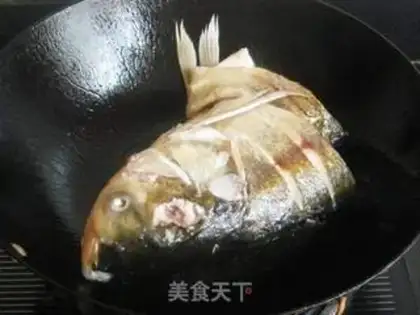 Make Pumpkin fish head step 3