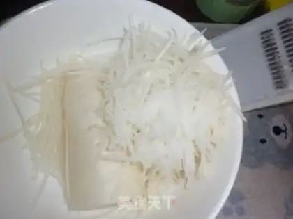 Make Squid radish soup step 1