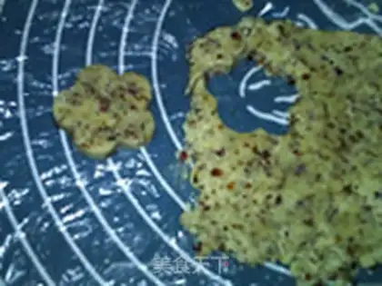 Make Rose cookies step 8