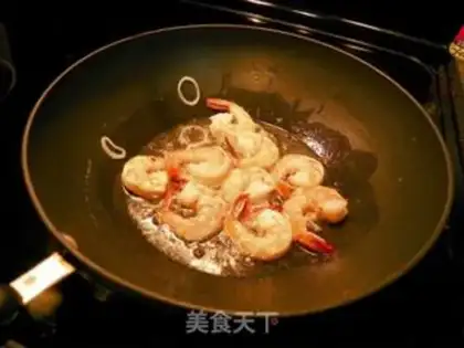 Make Tomato sauce shrimp step 2