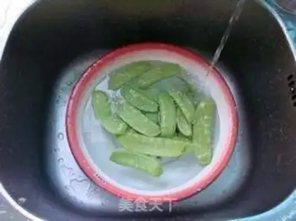 Make Garlic Dutch beans step 0
