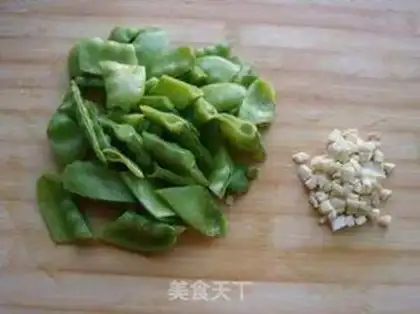 Make Garlic Dutch beans step 1