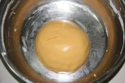 Make Double-coloured coconut ball step 4