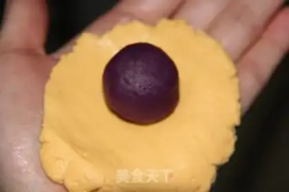 Make Double-coloured coconut ball step 6