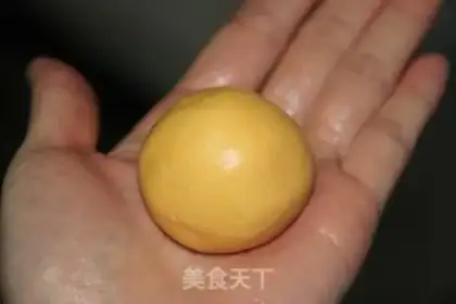 Make Double-coloured coconut ball step 7