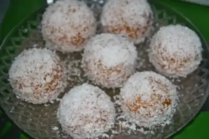 Make Double-coloured coconut ball step 10