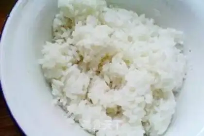 Make Carrot abalone egg fried rice step 1