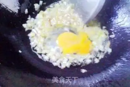 Make Carrot abalone egg fried rice step 3