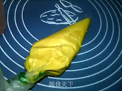 Make Yellow-finger crackers step 7