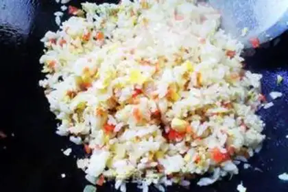 Make Carrot abalone egg fried rice step 6