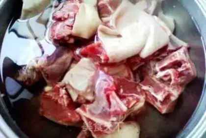 Make White lamb, hotpot step 1