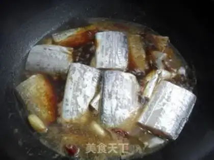 Make Quick hands on the fish step 5