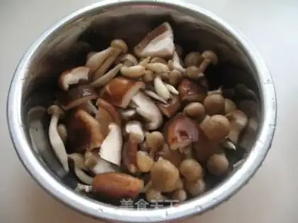 Make Chicken mushroom soup step 1