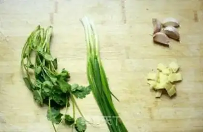 Make radish fish soup step 1