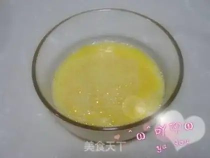 Make Garlic fried eggs step 1