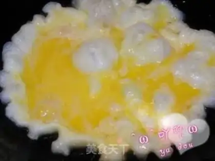 Make Garlic fried eggs step 2