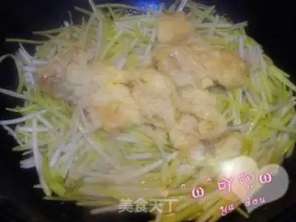 Make Garlic fried eggs step 5