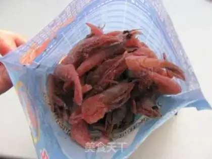 Make Arctic shrimp radish soup step 1