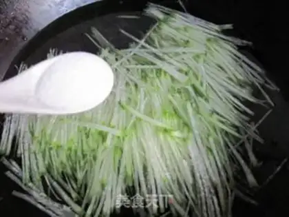 Make Arctic shrimp radish soup step 6
