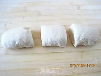 Make caterpillars with pie bread step 4