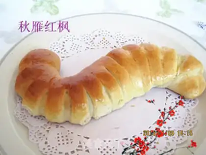 Make caterpillars with pie bread step 15