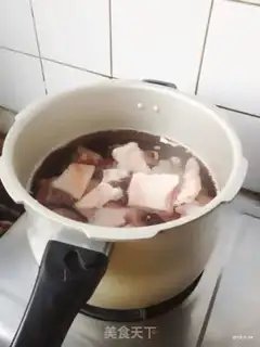 Make Little lamb chops, noodles step 3