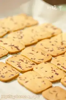 Make Cranberry digestive cookies step 6