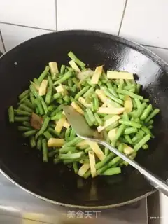 Make Little lamb chops, noodles step 12