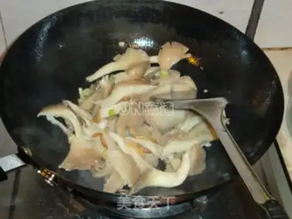 Make Onions for veggie mushrooms step 5