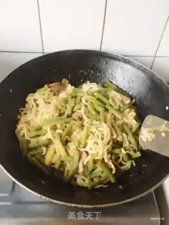 Make Little lamb chops, noodles step 17