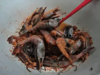Make New Orleans fried shrimp step 2