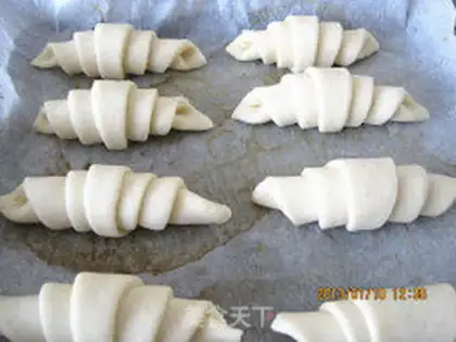 Make The horns of the bull are the bread step 10