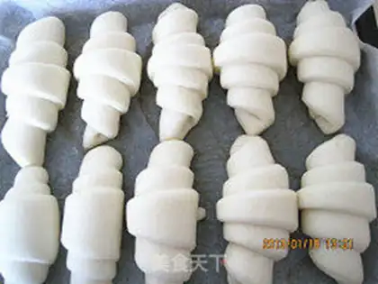 Make The horns of the bull are the bread step 11